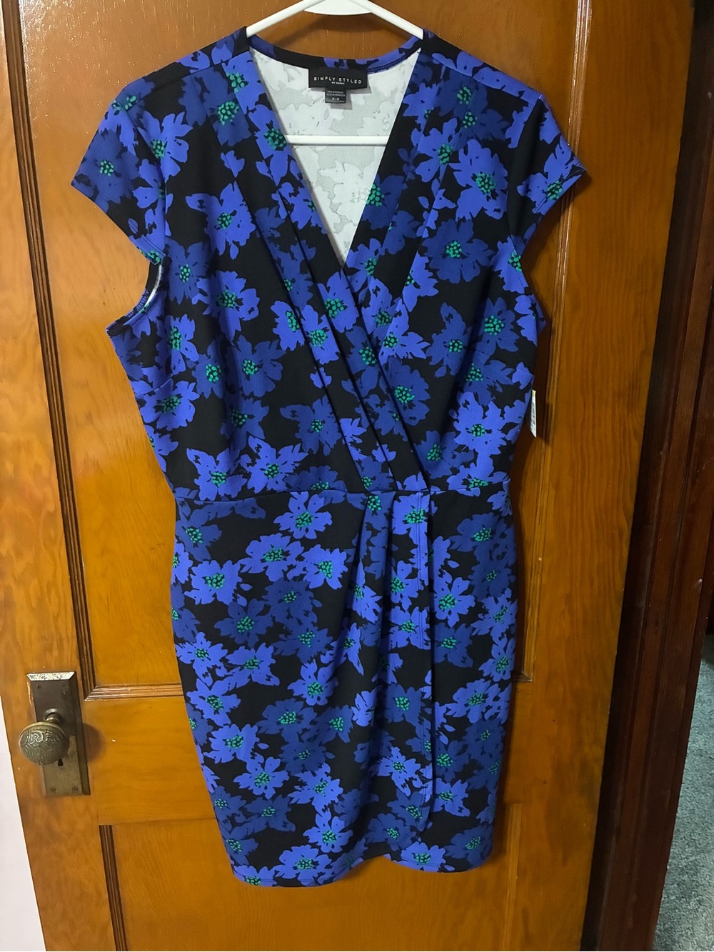 🎉 3/$25 NWT Simply Styled Black and Blue Floral Midi Dress